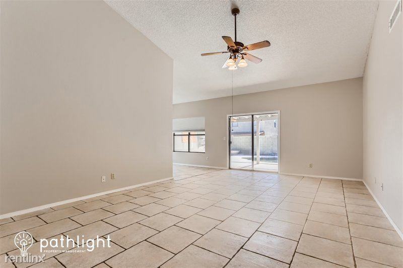 2718 N 87th Ave - Photo 3 of 18