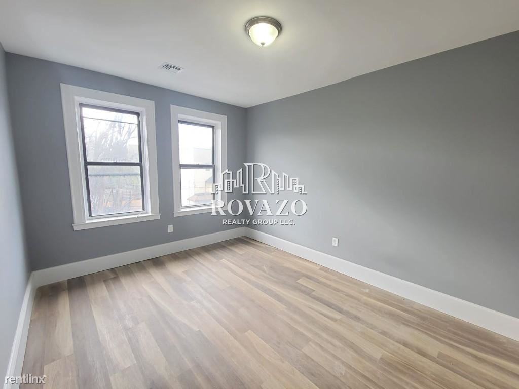 125 Osborne Ter - Photo 3 of 5