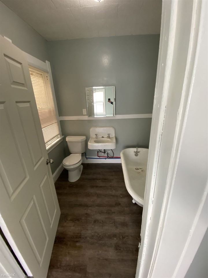 421 5th St - Photo 3 of 7