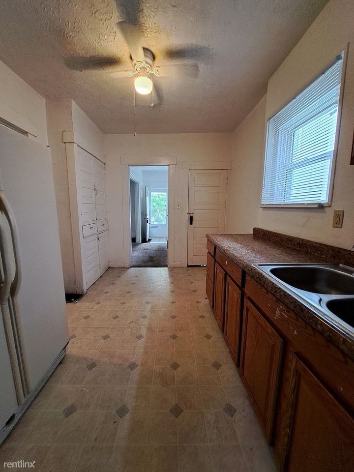 136 Indiana Ave - Photo 3 of 9