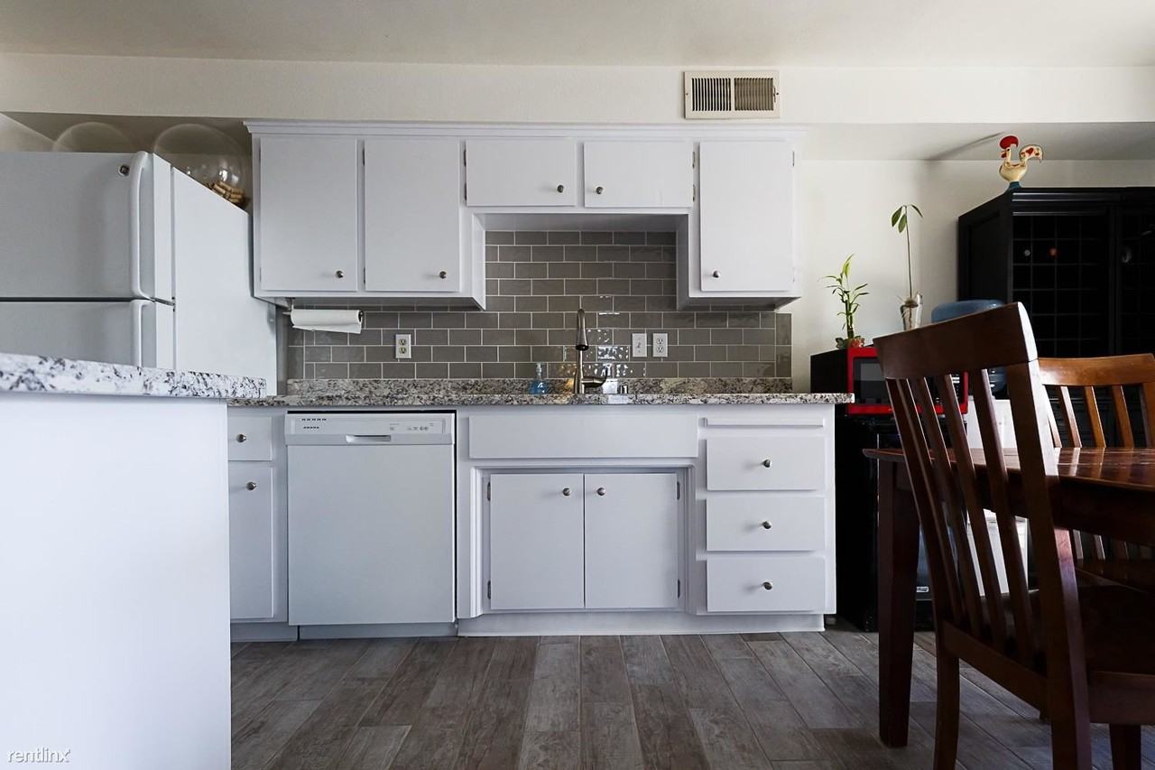 3315 Victoria Pl - Photo 3 of 8