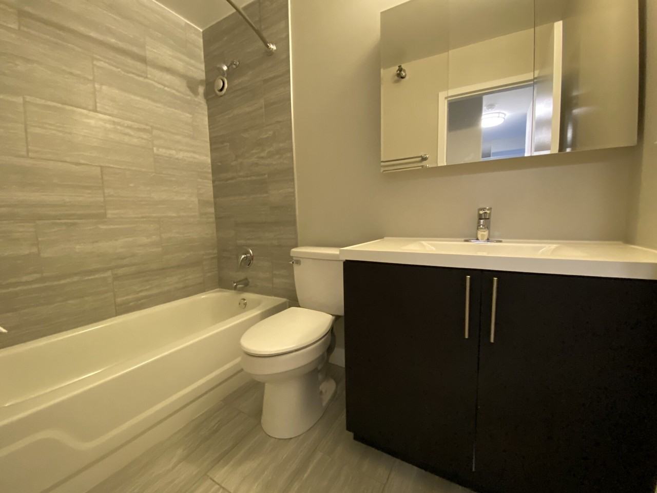 1 E Delaware Pl - Photo 3 of 26