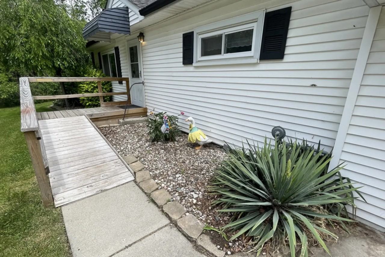 32009 Lakepoint St - Photo 3 of 15