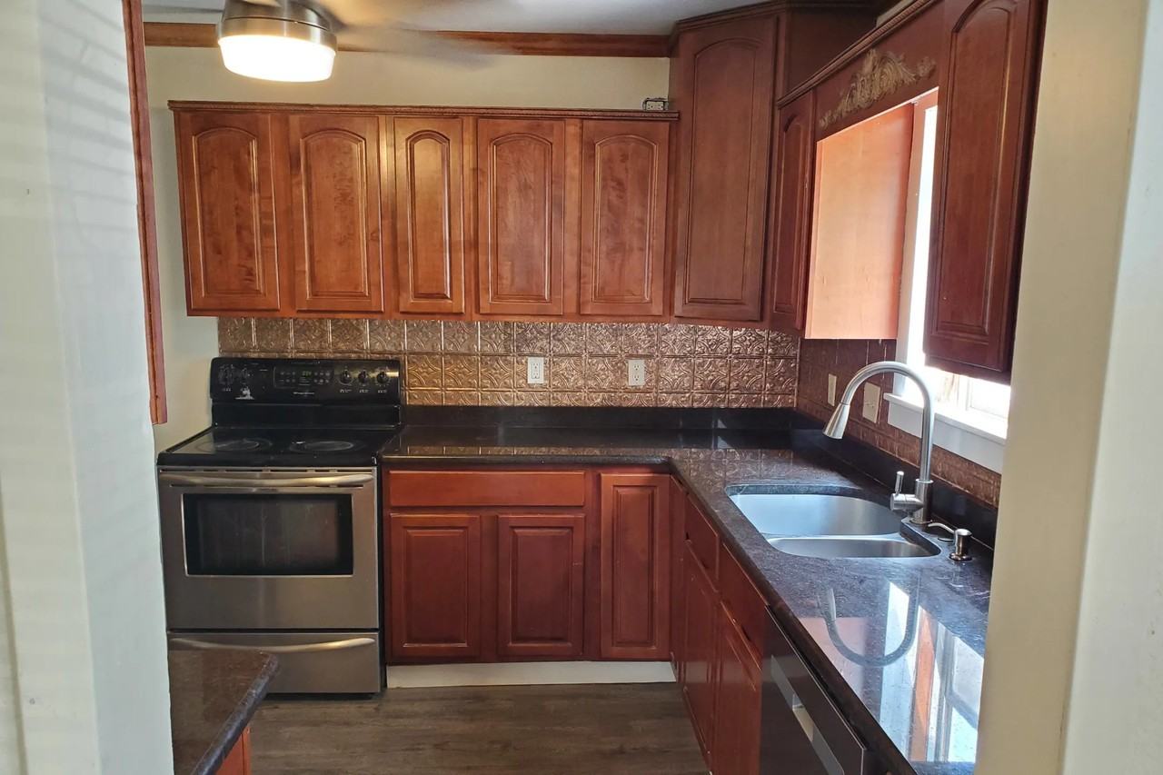 618 Broadway St - Photo 3 of 27