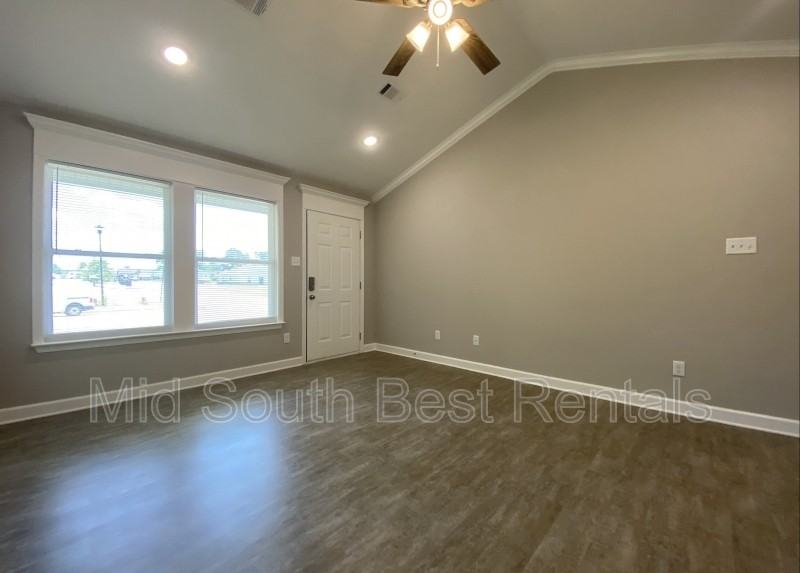 409 Sparrow Rd - Photo 2 of 8