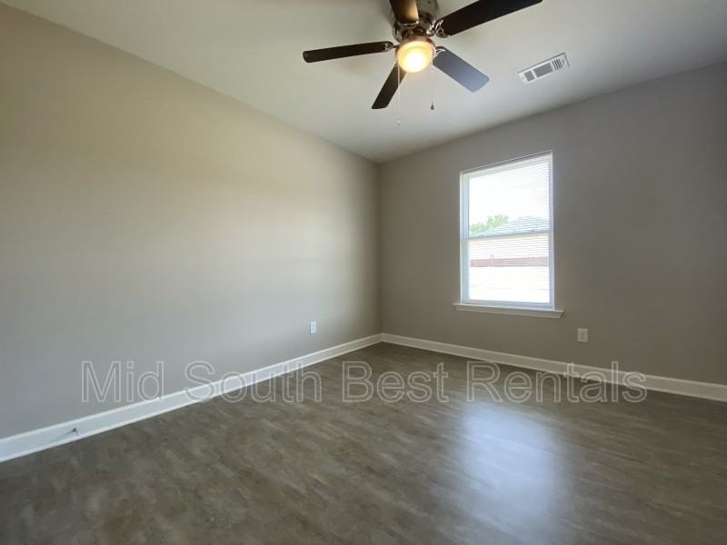 409 Sparrow Rd - Photo 6 of 8