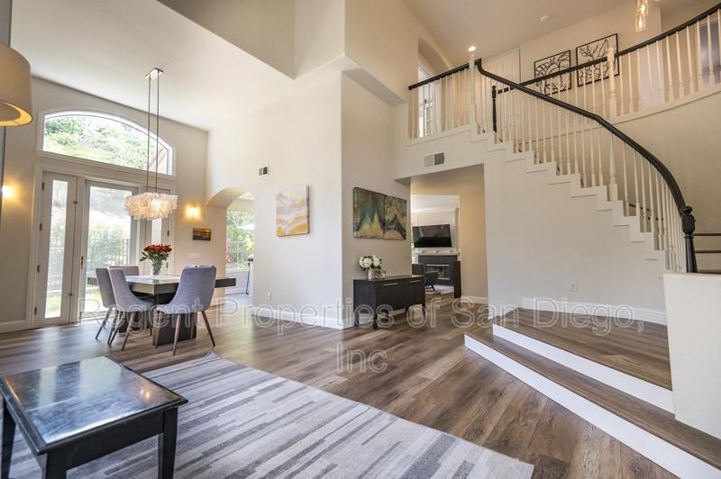 13588 Lindamere Ln - Photo 2 of 24