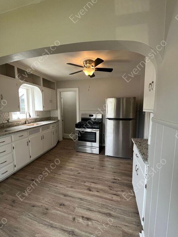 611 W Wayne St - Photo 2 of 20