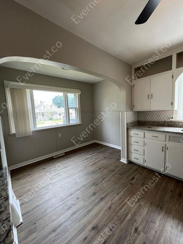 611 W Wayne St - Photo 3 of 20