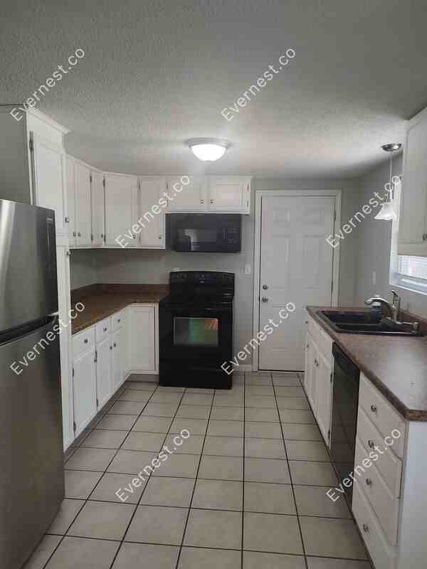 6641 Ne 49th St - Photo 3 of 24