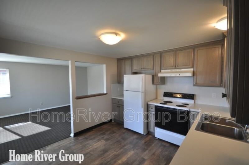 2211 N Raymond St - Photo 3 of 16
