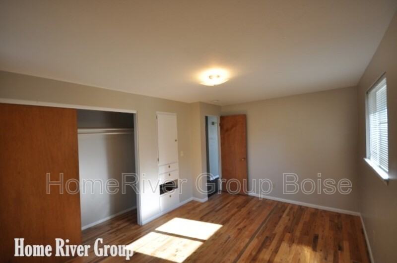 2211 N Raymond St - Photo 5 of 16