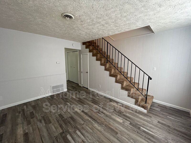 3347 E Linwood St - Photo 2 of 6