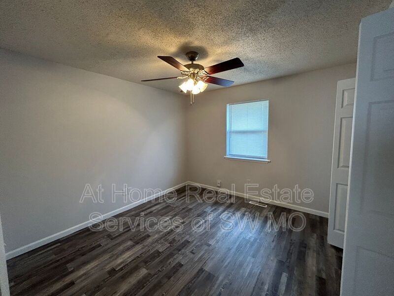 3347 E Linwood St - Photo 3 of 6