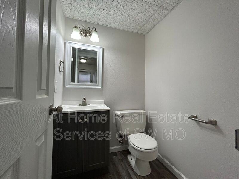 3347 E Linwood St - Photo 4 of 6