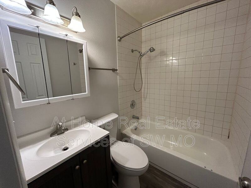3347 E Linwood St - Photo 5 of 6