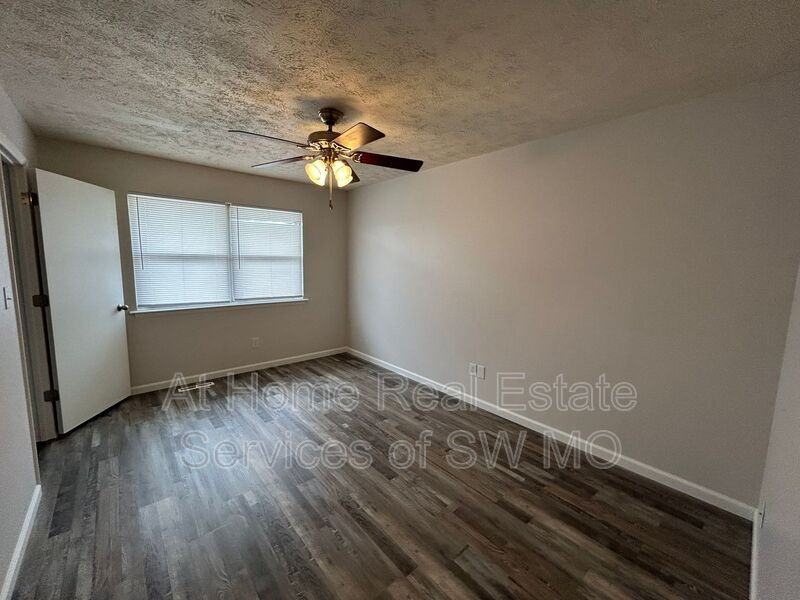 3347 E Linwood St - Photo 6 of 6