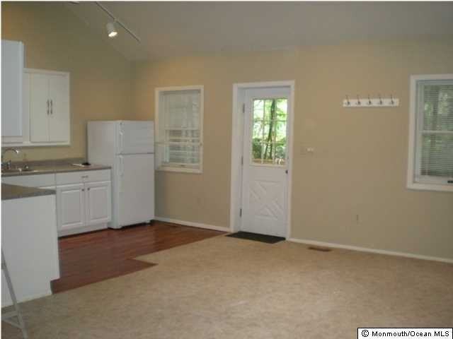 43 Pine St - Photo 2 of 6