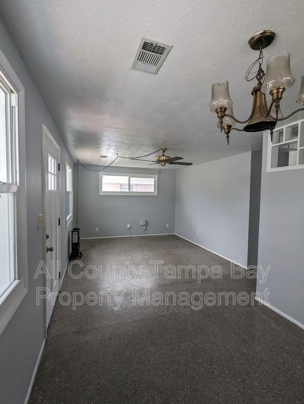 6021 W Hanna Ave - Photo 2 of 15