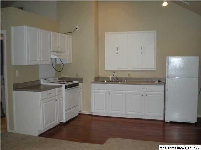 43 Pine St - Photo 3 of 6