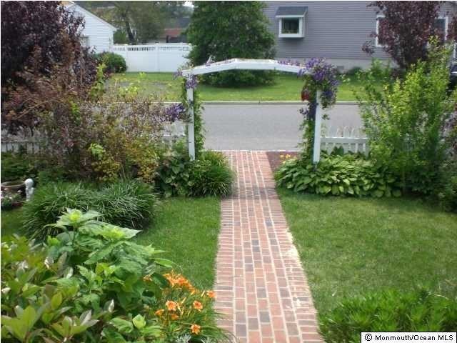 24 Grant Ave - Photo 2 of 5