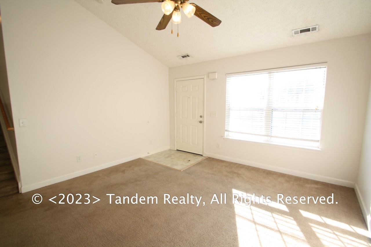 692 Belgium Dr - Photo 3 of 17