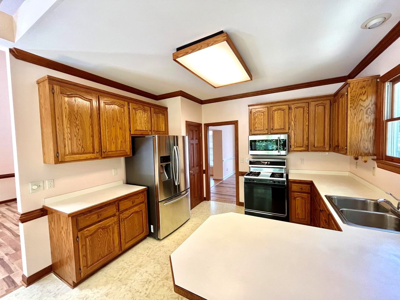 102 Glen Mavis Ct - Photo 2 of 17