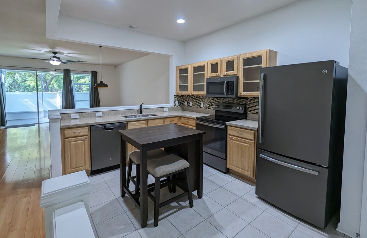 4930 Pond Ridge Dr - Photo 3 of 18
