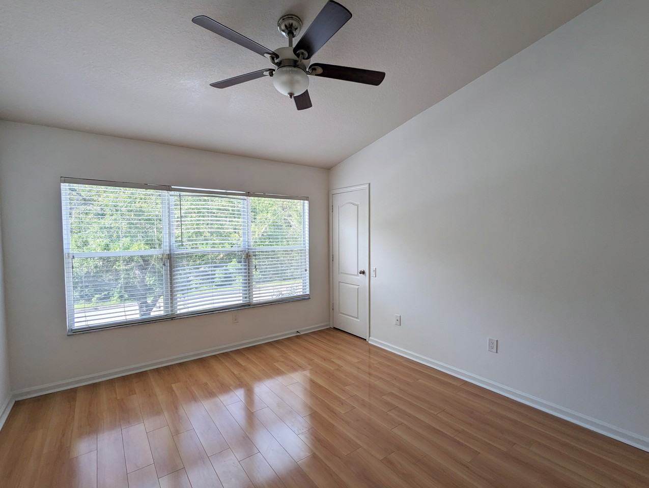 4930 Pond Ridge Dr - Photo 5 of 18
