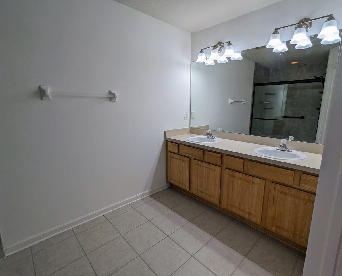 4930 Pond Ridge Dr - Photo 7 of 18