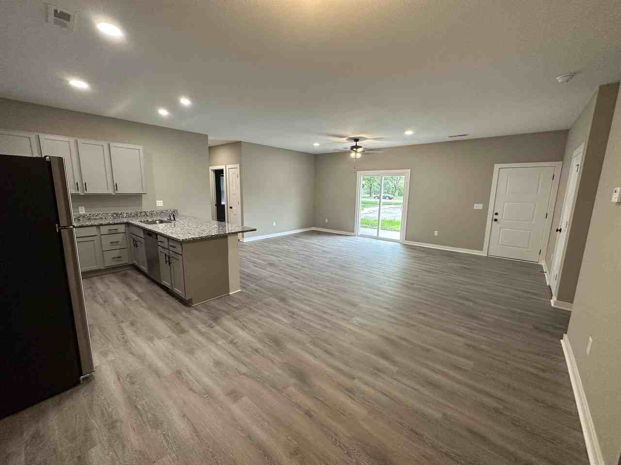630 N Main St - Photo 2 of 11