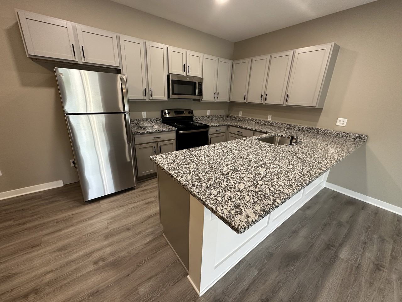 630 N Main St - Photo 4 of 11