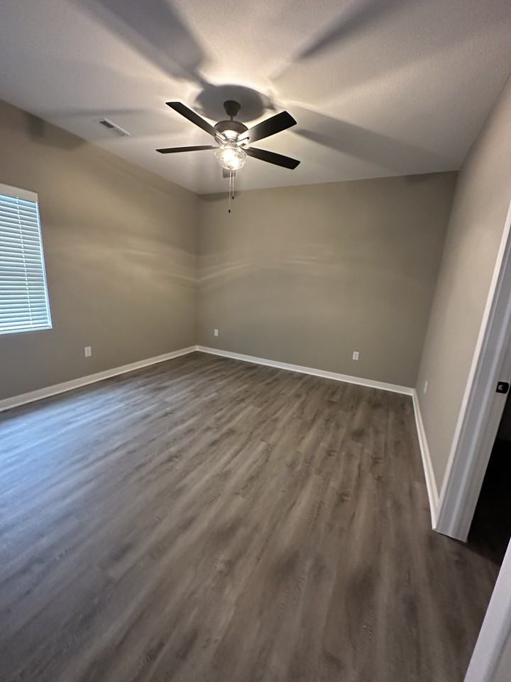 630 N Main St - Photo 5 of 11