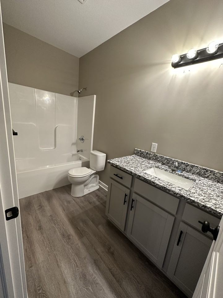 630 N Main St - Photo 6 of 11