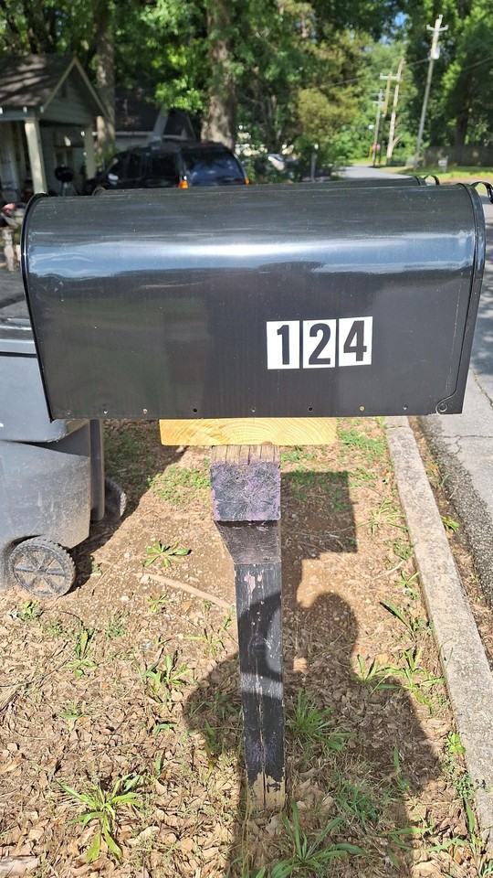 124 Irwin St - Photo 2 of 11