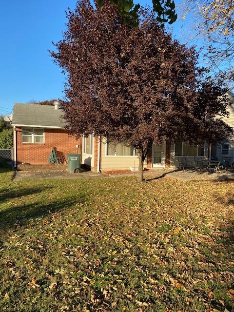 812 Apperson Dr - Photo 2 of 10