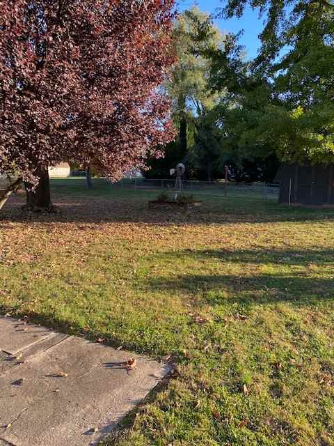 812 Apperson Dr - Photo 3 of 10