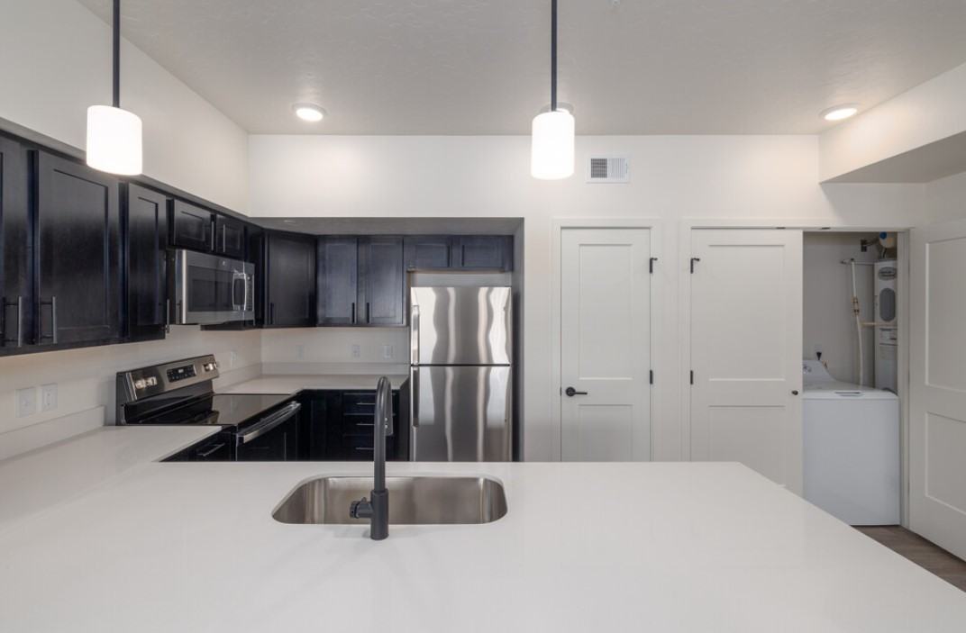 221 E Maine Ave - Photo 3 of 34