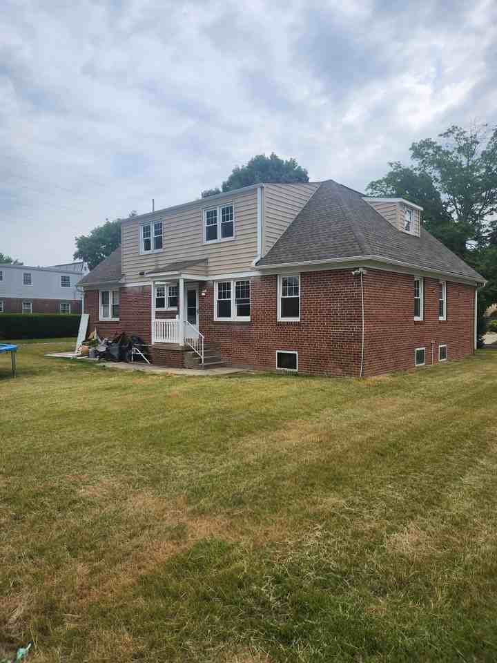 317 Warwick Ave - Photo 2 of 35