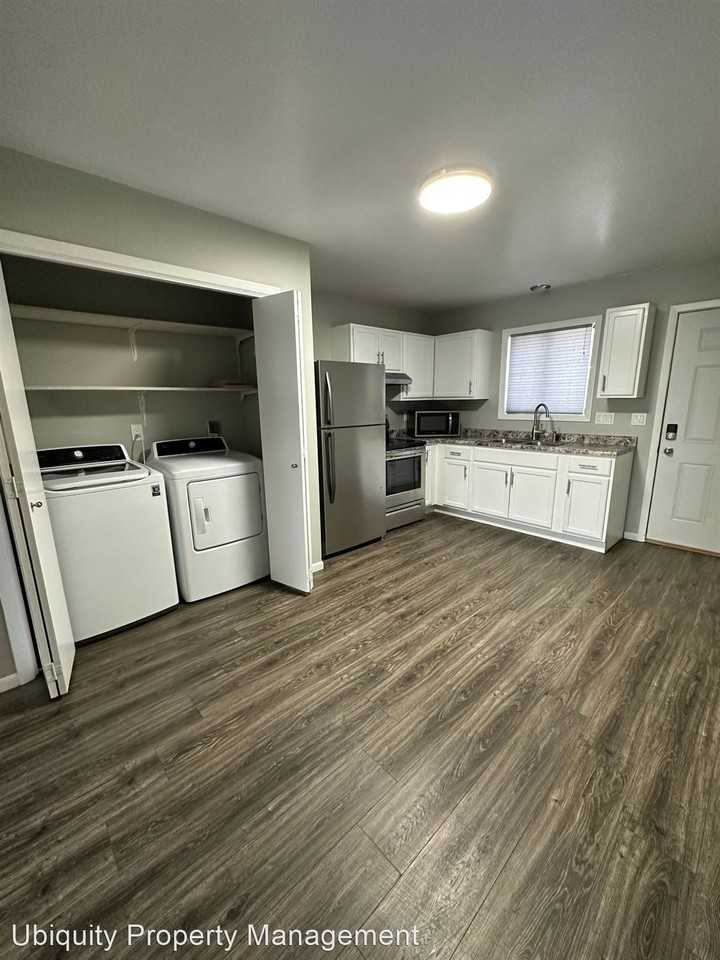 2 Bdm 1B Beautifully Updated - Photo 3 of 10