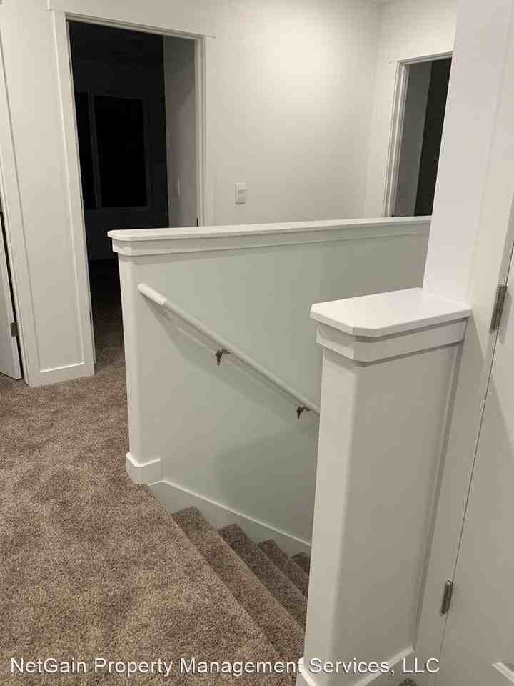 2024 N 375 W - Photo 2 of 8