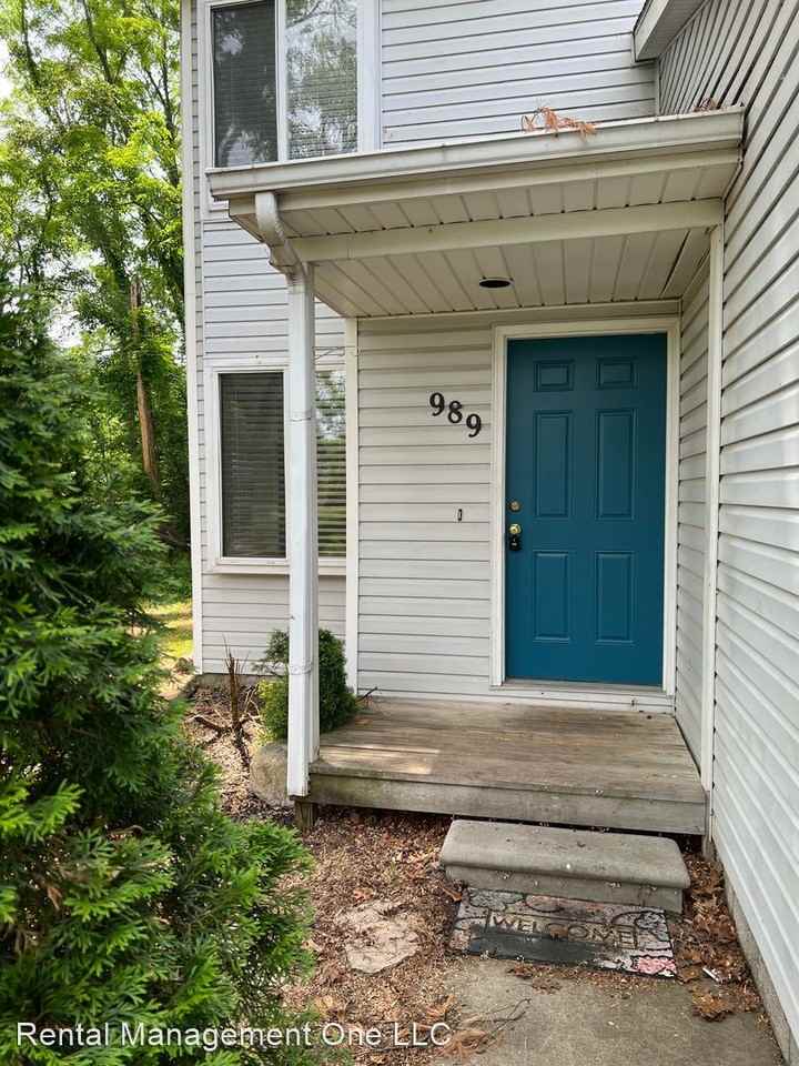 989 Glengary Rd - Photo 2 of 15