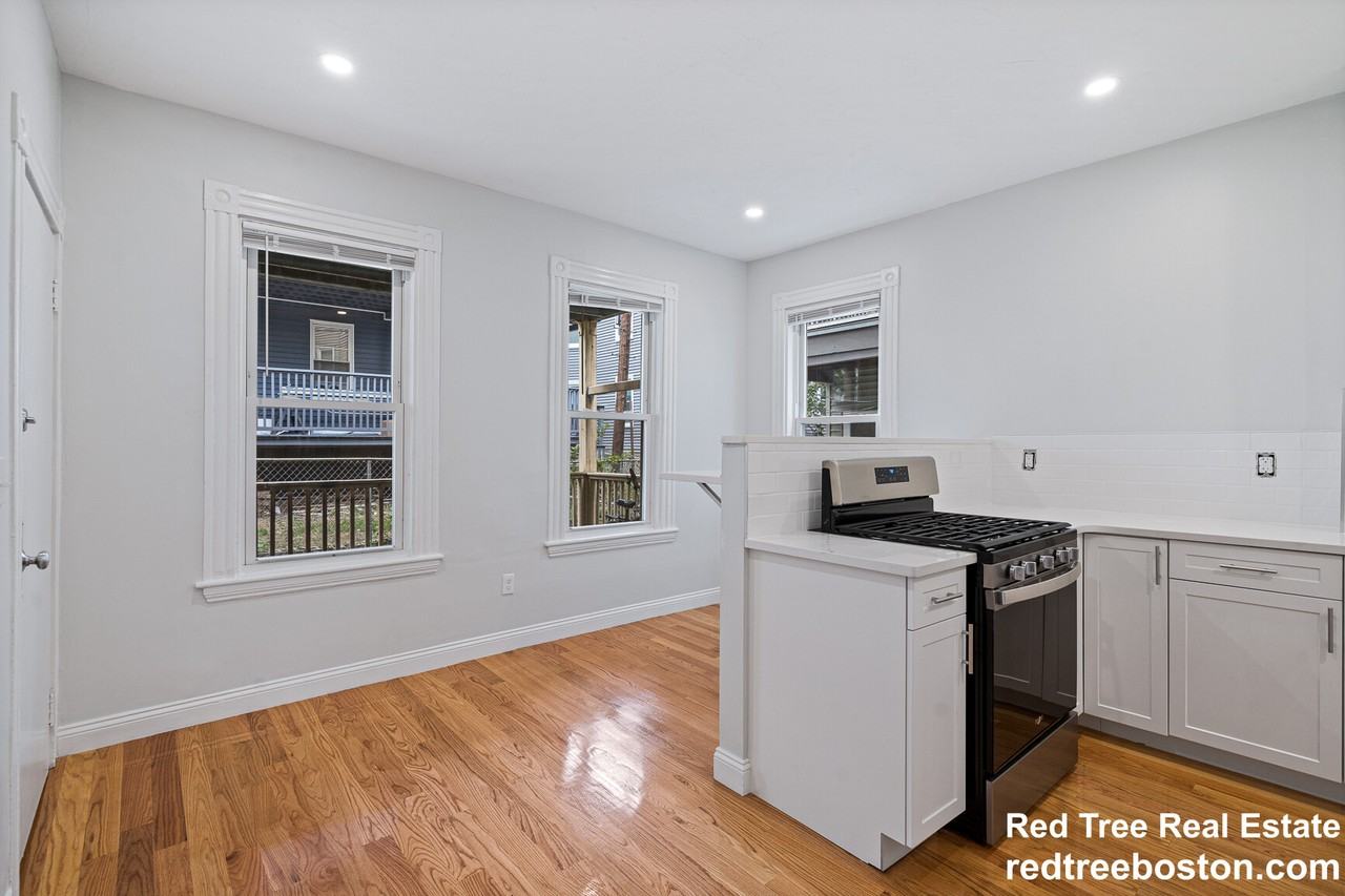35 Newport St #2 - Photo 3 of 29