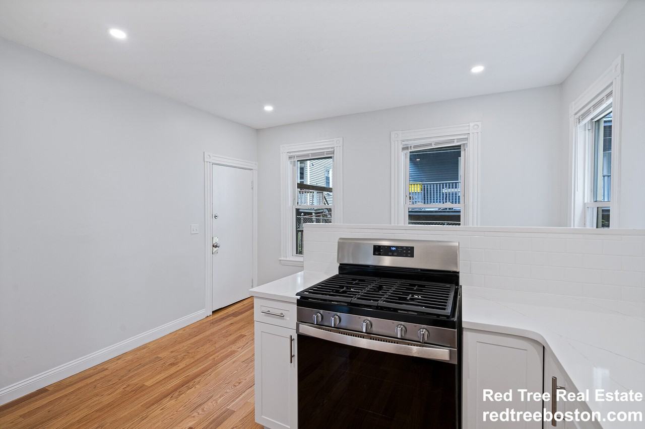 35 Newport St #2 - Photo 7 of 29