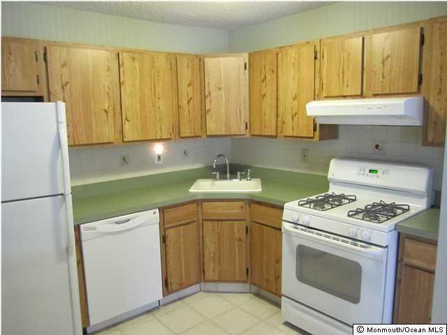 17 Augusta Ct #5 - Photo 2 of 9