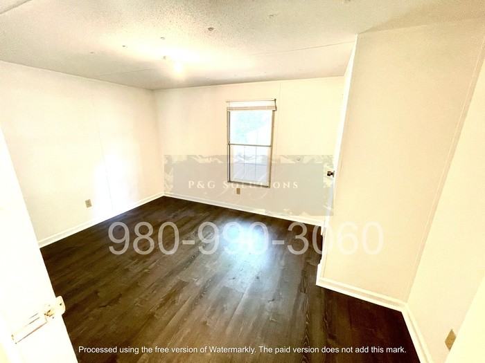 345 Imperial Dr - Photo 2 of 8