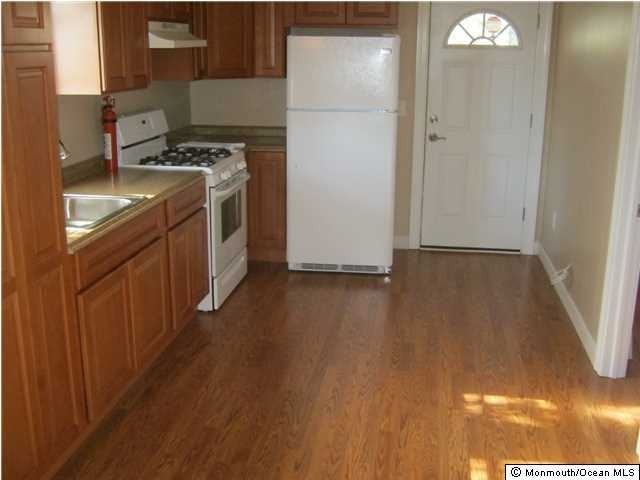 806 3rd St - Photo 3 of 8