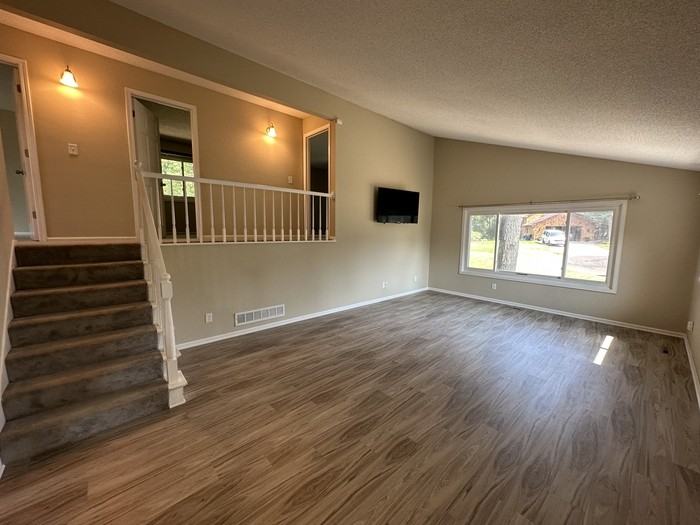 14070 Fountain Ave N - Photo 3 of 21