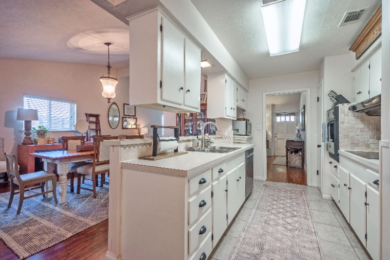 1534 Oates Dr - Photo 2 of 26