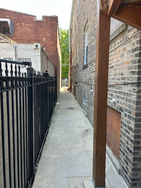 2037 North Kildare Avenue - Photo 4 of 4